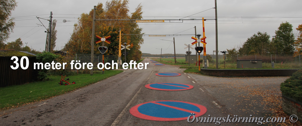 Parkeringsförbud. Järnvägskorsning
