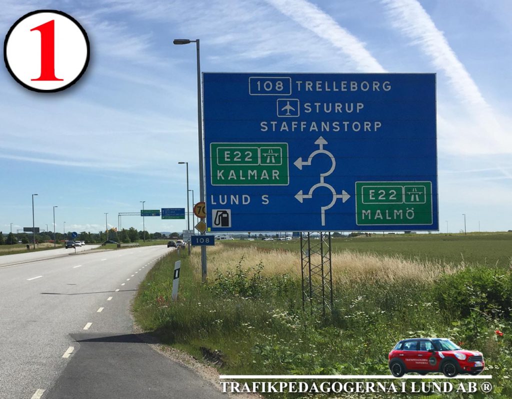Två cirkulationsplatser. Översiktstavla